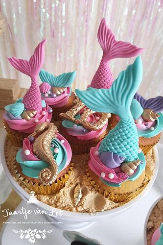 taartjevanlot_mermaid_sweettable_fel_cupcakes