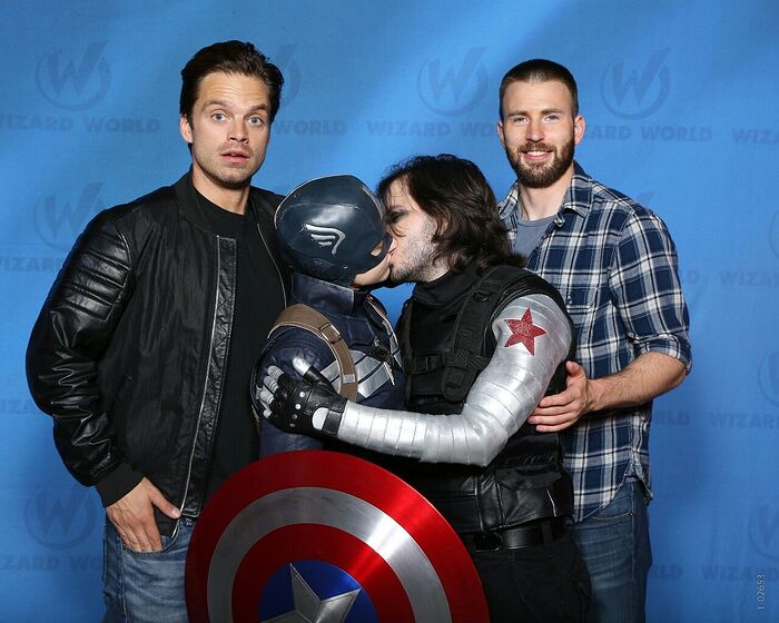 1465467631-sebastian-stan-chris-evans-captain-america-stucky-cosplay