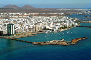 ARRECIFE DE LANZAROTE, ISLAS CANARIAS por Tomás Martín-Consuegra Naranjo –  Revista La Alcazaba